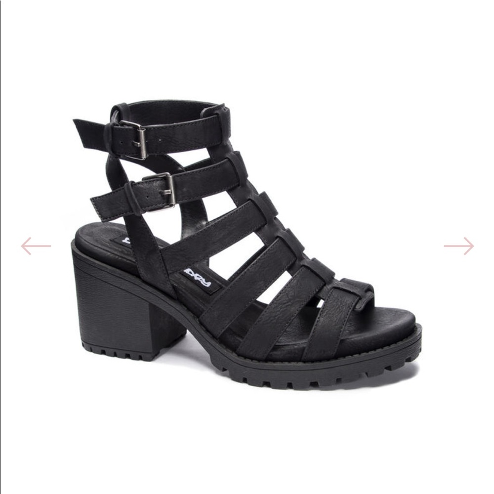 NWT!! Size 8.5 - Dirty Laundry Black Sandals